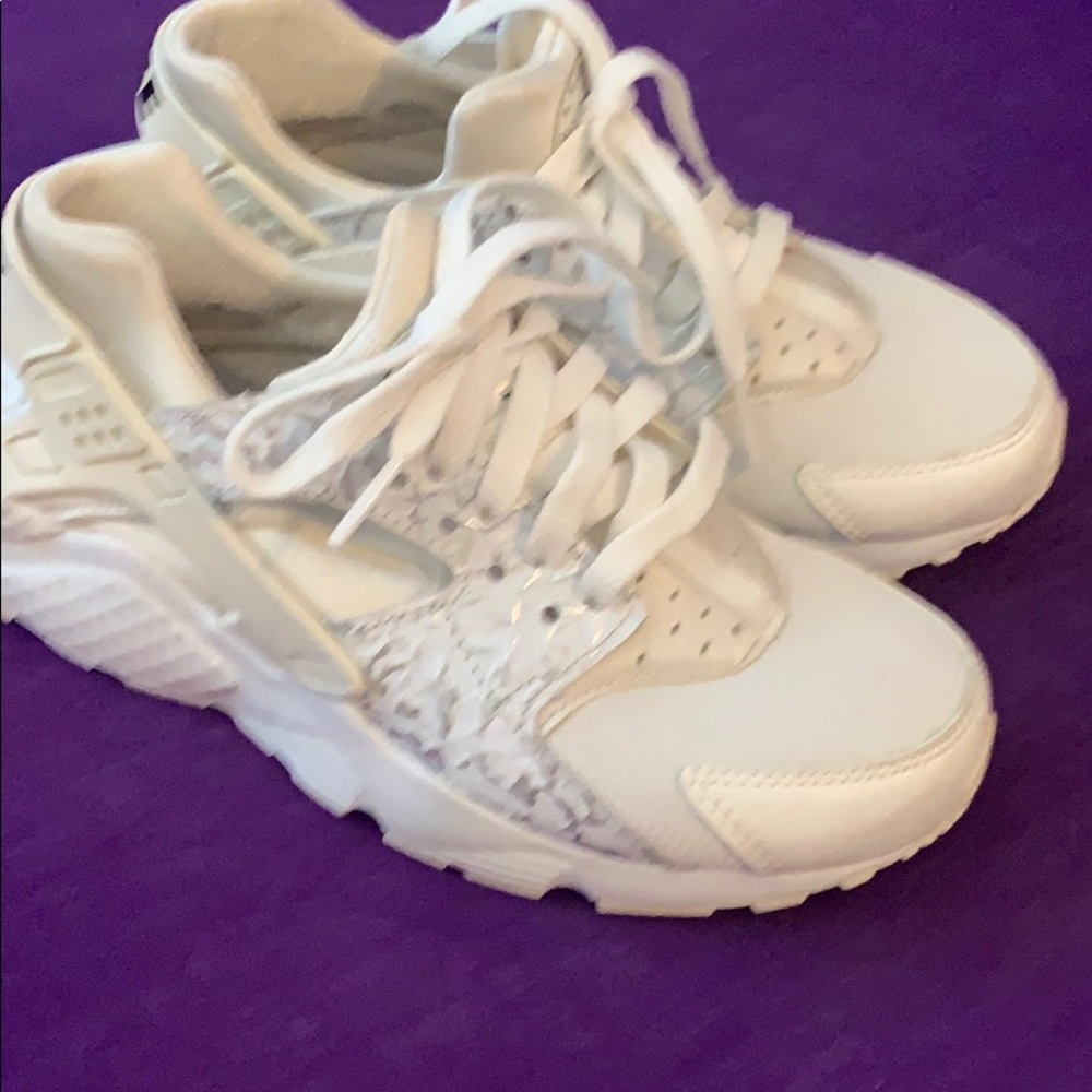 NIKE Tennis shoes